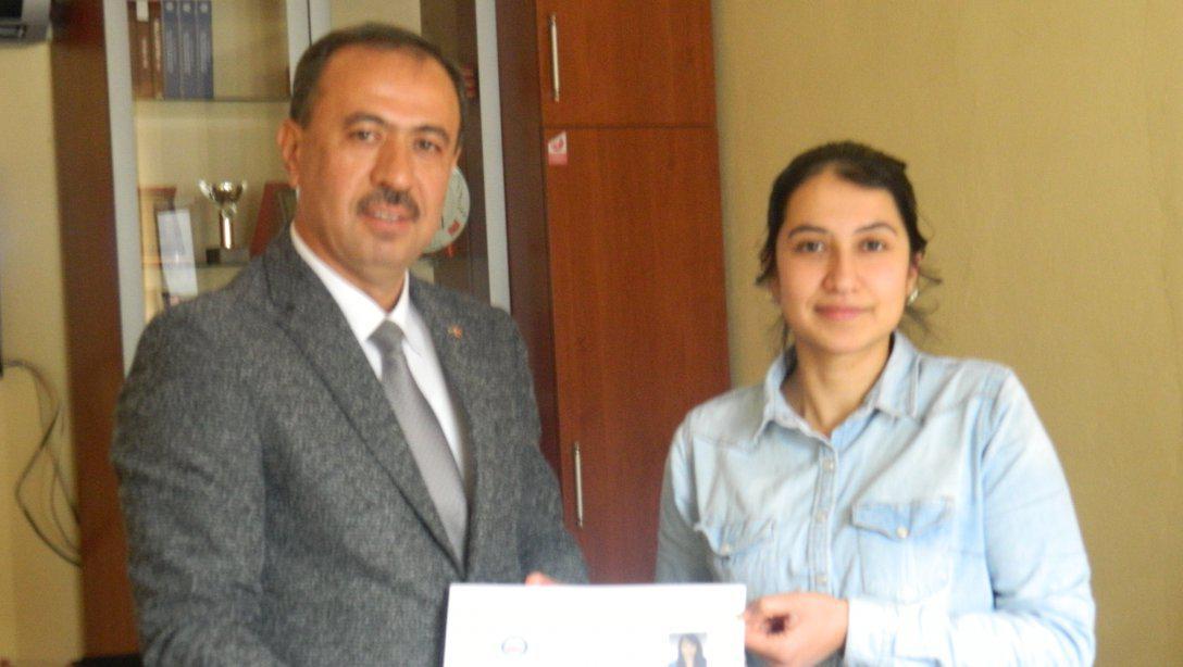 Süphandere Ortaokulu Müdür Yardımcısı Kezban Gizem DOKUZLAR Üstün Başarı Belgesi ile ödüllendirildi. 